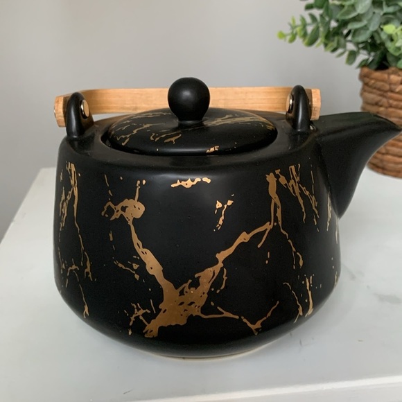 Everly Quinn Black & Gold‎ Splatted 37oz. Teapot - Picture 2 of 6